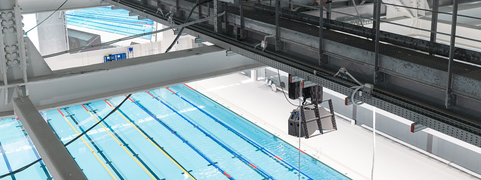 крепление спортивного освещения